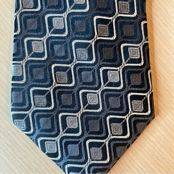 💕2/$30 💕Geoffrey Beene 100% Silk Patterned Tie - Picture 5 of 7